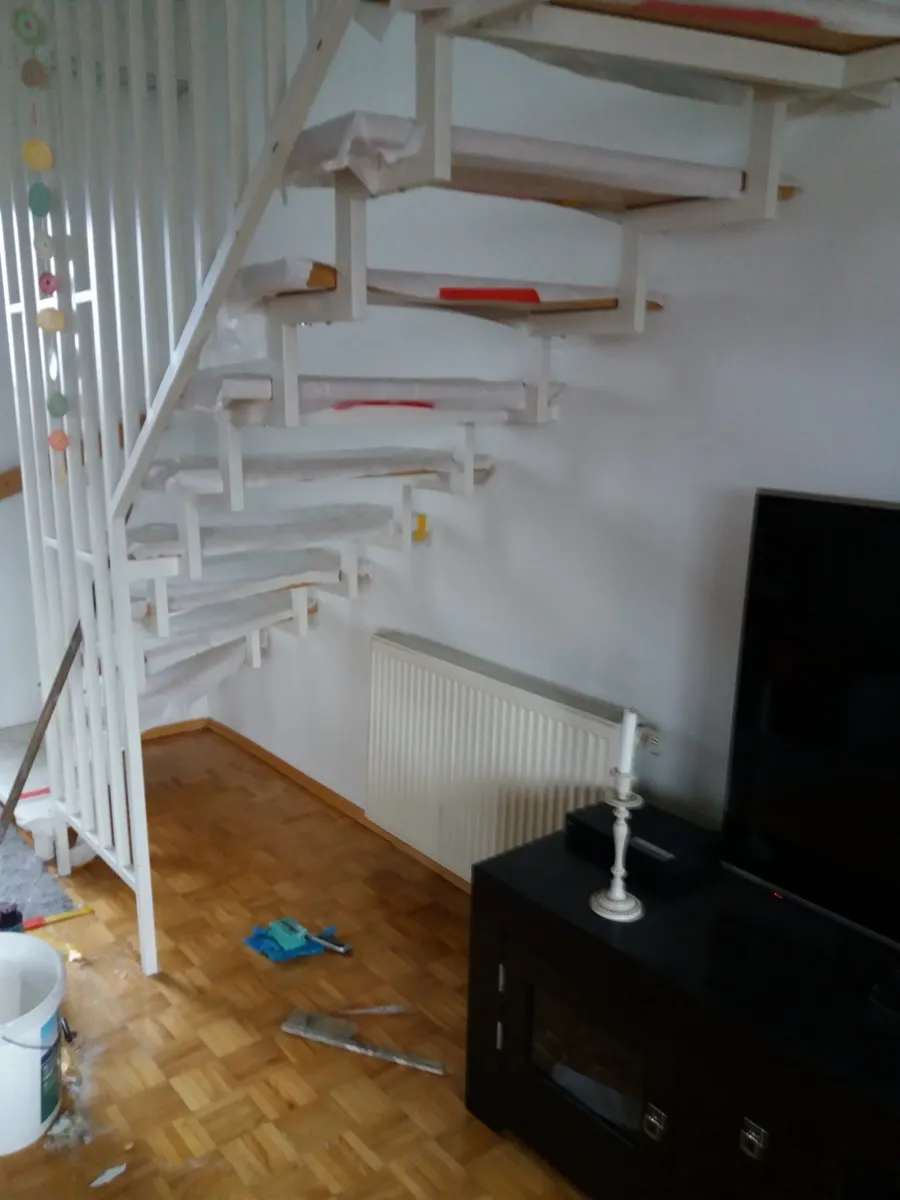 Treppe frisch lackiert weiss — Kurzfristmaler Wetterau