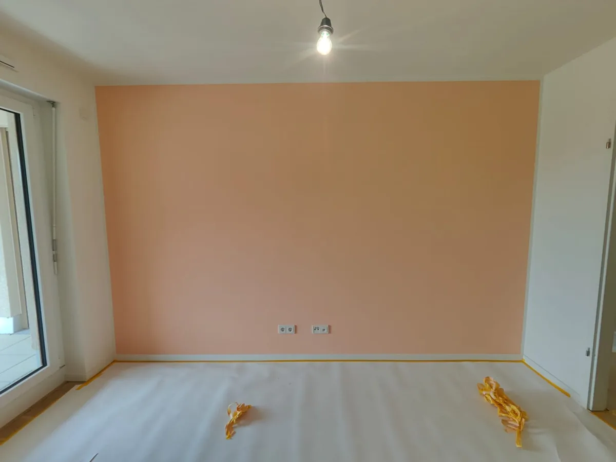 Pfirsich Wand fertig — Brillux 45.04.03, großflächig