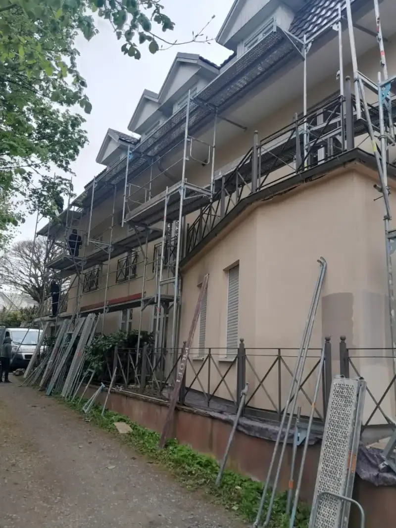 Schutzabdeckung fertig — alle Flächen gesichert vor Anstrich