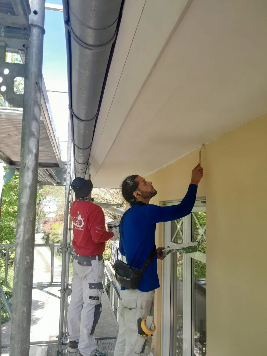 Fassadenanstrich Bensheim — Dachbereich in Arbeit