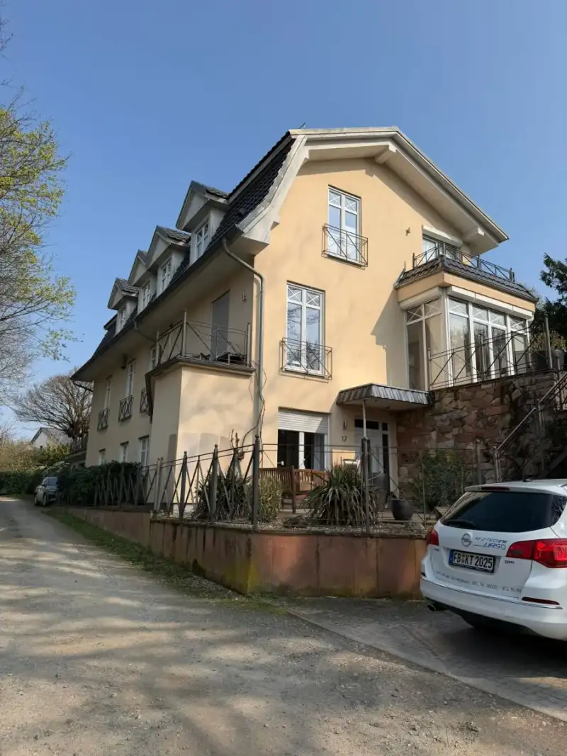 Fassade Bensheim Vorher — Gründerzeit-Villa vor der Sanierung