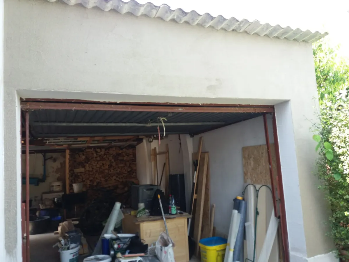 Fassadenanstrich – Brillux Flex-Deck Auftrag, Maler mit Stern Team