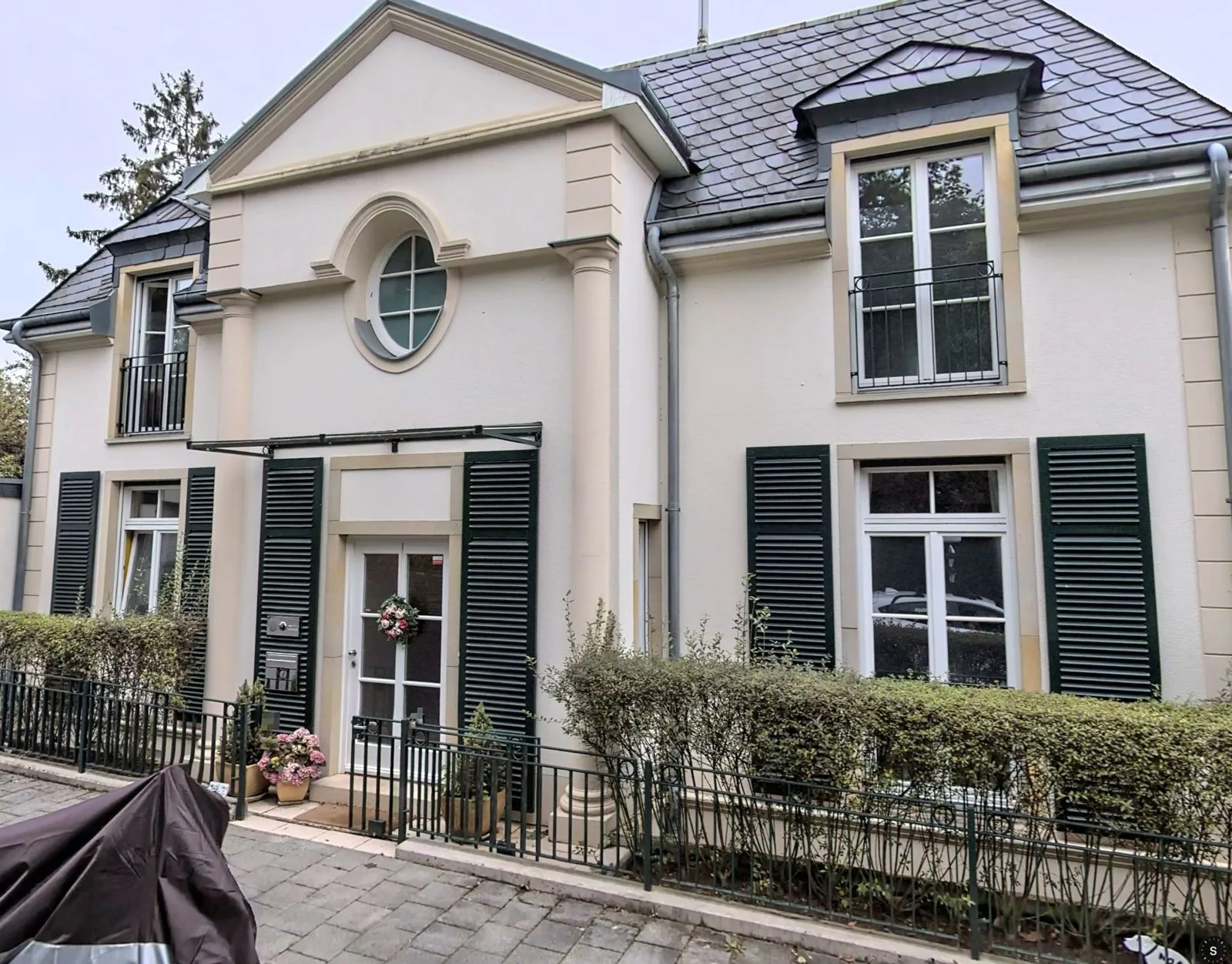 Villa mit gepflegter Putzfassade in Kronberg im Taunus