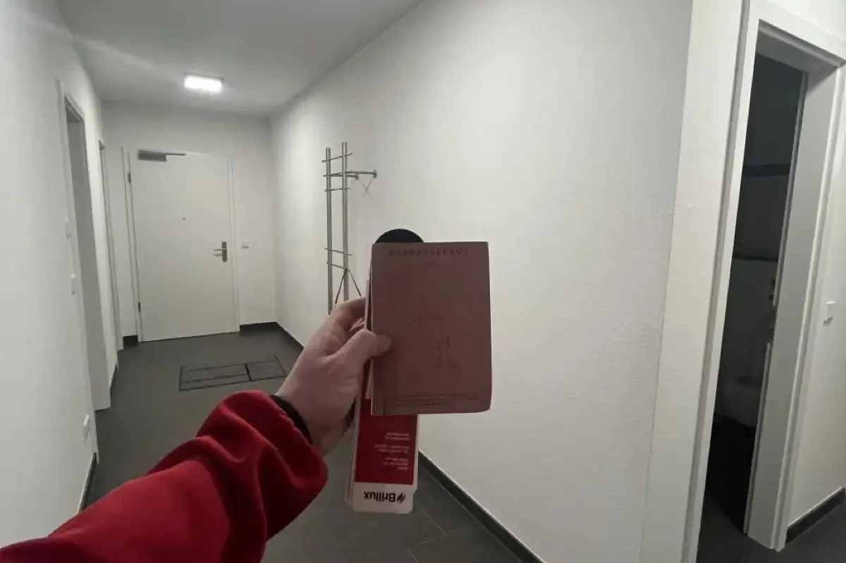 Wohnung streichen Frankfurt Sachsenhausen — Brillux Farbfaecher, Andymen