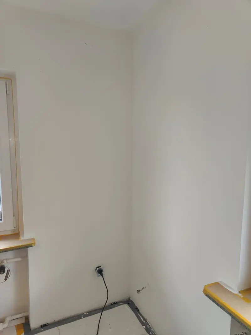 Wand nach dem Anstrich — sauber gestrichene Wände in Bad Vilbel, Andymen Maler mit Stern