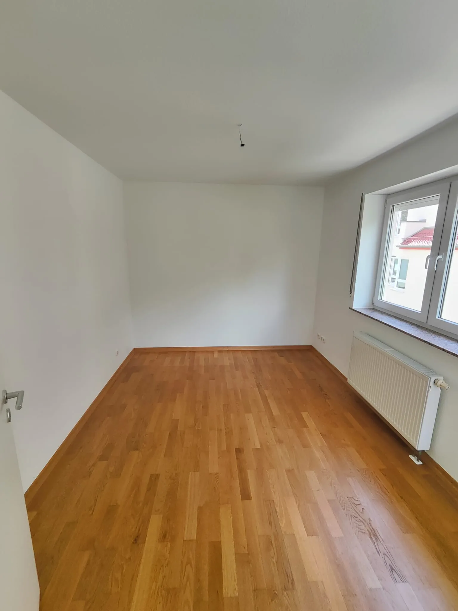 Zimmer nachher – frisch weiß gestrichen, Bad Nauheim