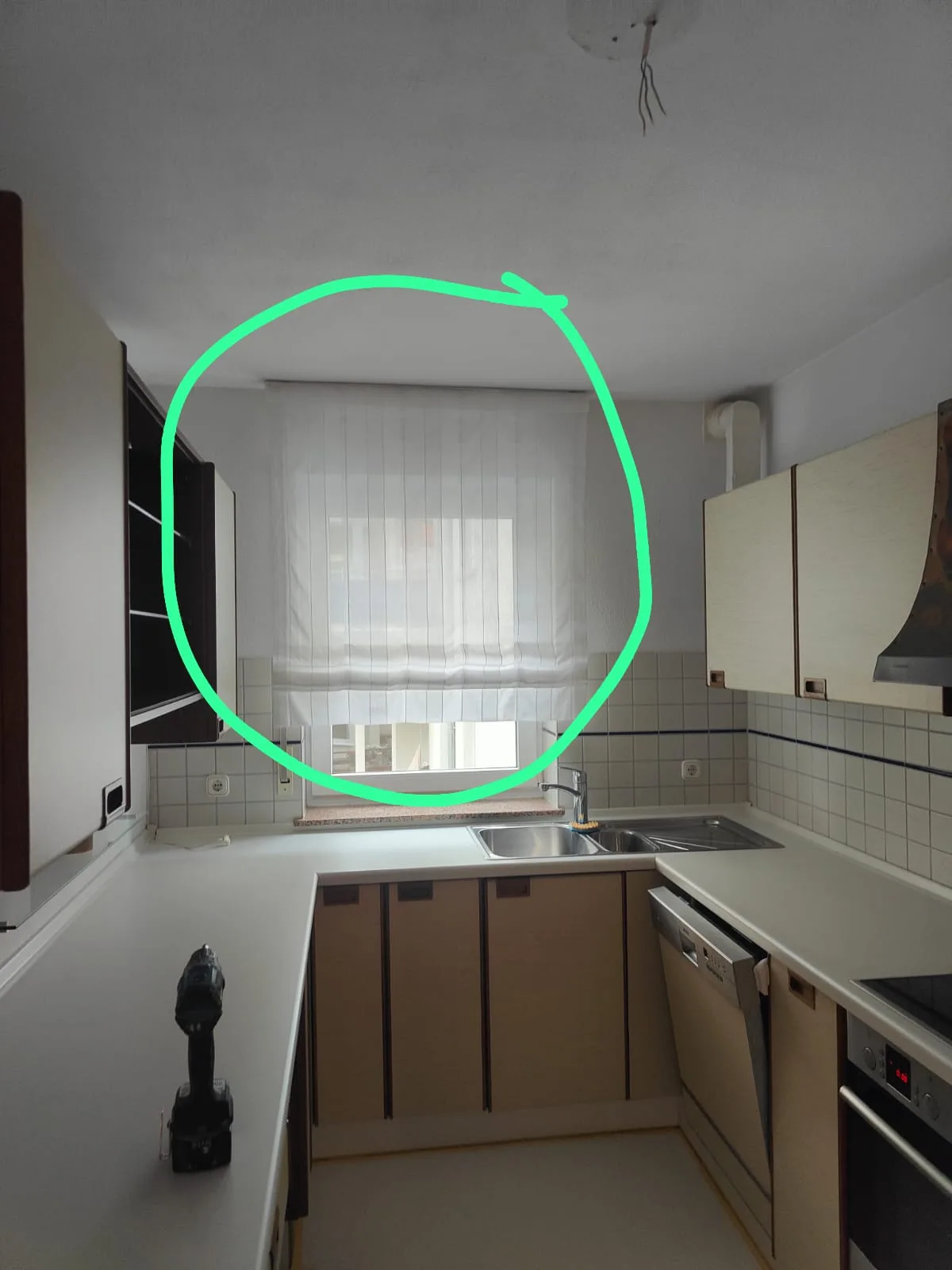 Küche vorher – Deckenflecken sichtbar, Bad Nauheim Malerarbeiten