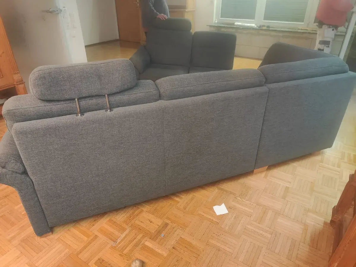 Kaminofen und Wohnzimmer vor Renovierungsbeginn