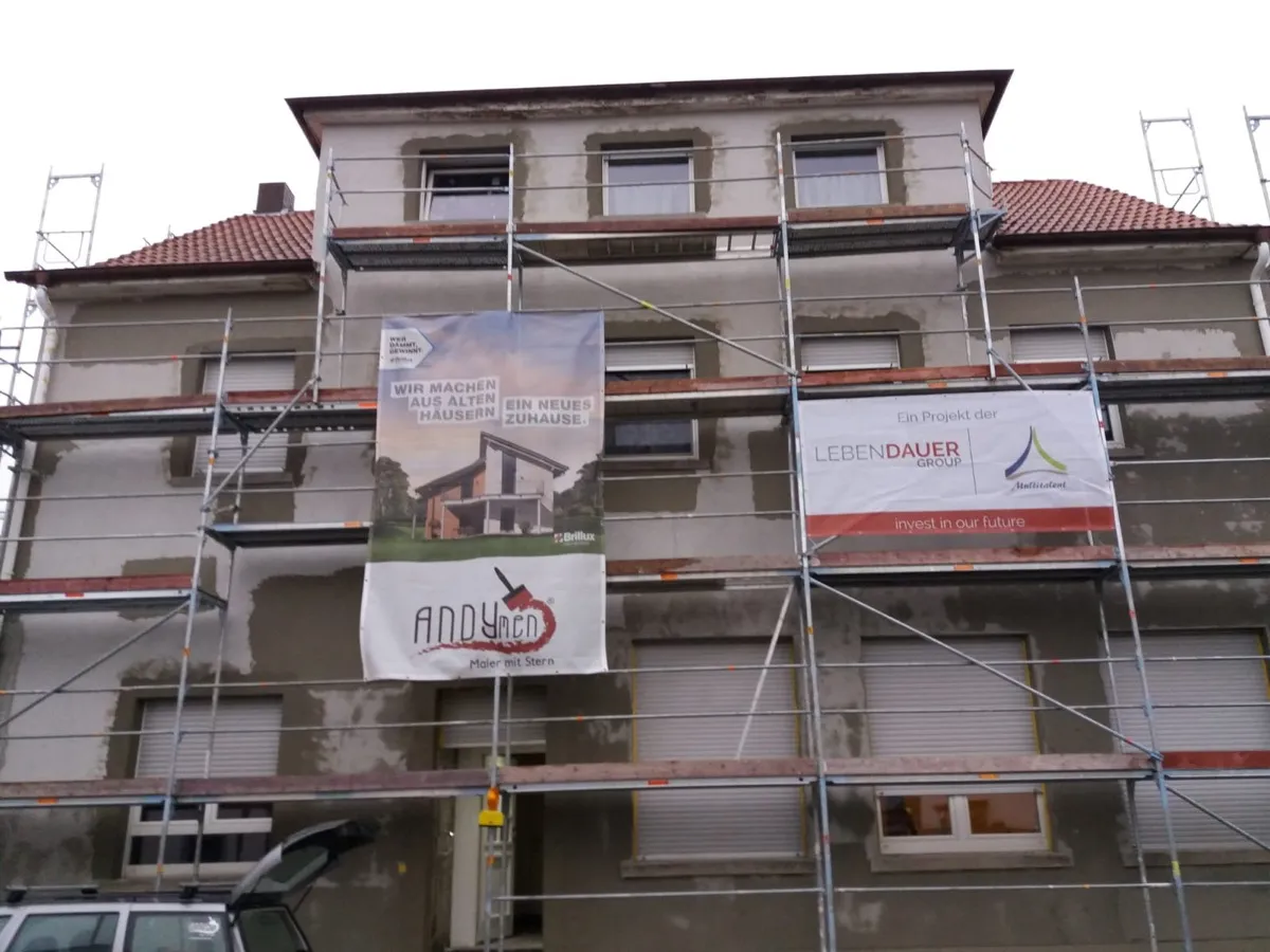 Mehrfamilienhaus Fassadenrenovierung Andymen Maler mit Stern